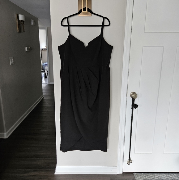 City Chic Black Sassy Flex Fit Tulip V Dress NWOT Size Large/20 - Picture 10 of 13